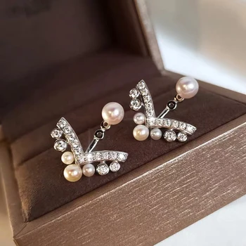 925 Ezüst szív V-alakú gyöngy Aigrette sorozat fülbevaló Női elegáns divatesküvő Kiváló minőségű párizsi luxus márkájú ékszerek